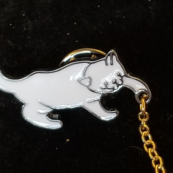 RESERVED NWT White Kitty Playing "Pearl" Ball Pin - Picture 6 of 8